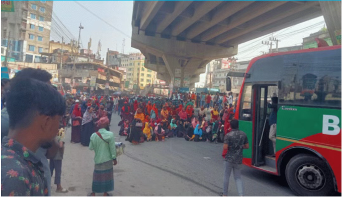 裁員引發騷（sāo）亂！鞋廠宣（xuān）布（bù）無限期停工，數千名工人抗議