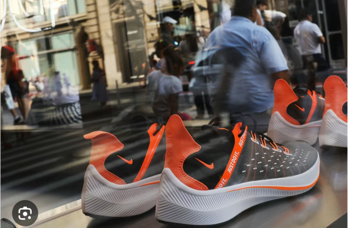 剛剛（gāng）！美國鞋服品（pǐn）牌宣布，暫停訂單，停止招聘