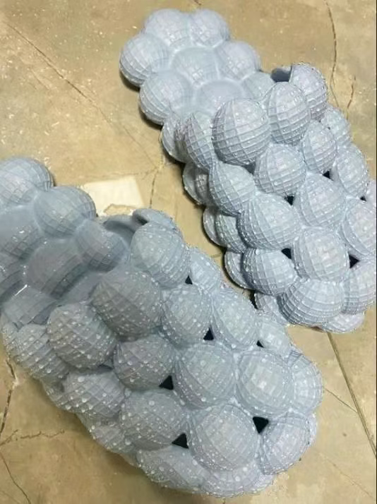 6個人的（de）公司用“醜拖鞋”賣爆美國！年銷3000萬（wàn）美元？毛利率（lǜ）92%？